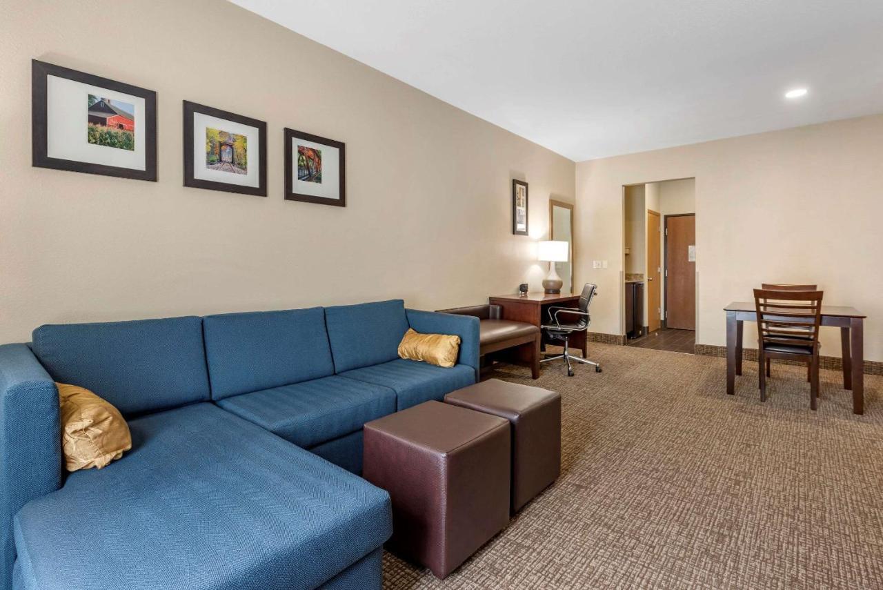 Comfort Suites Auburn Near I-69 Εξωτερικό φωτογραφία
