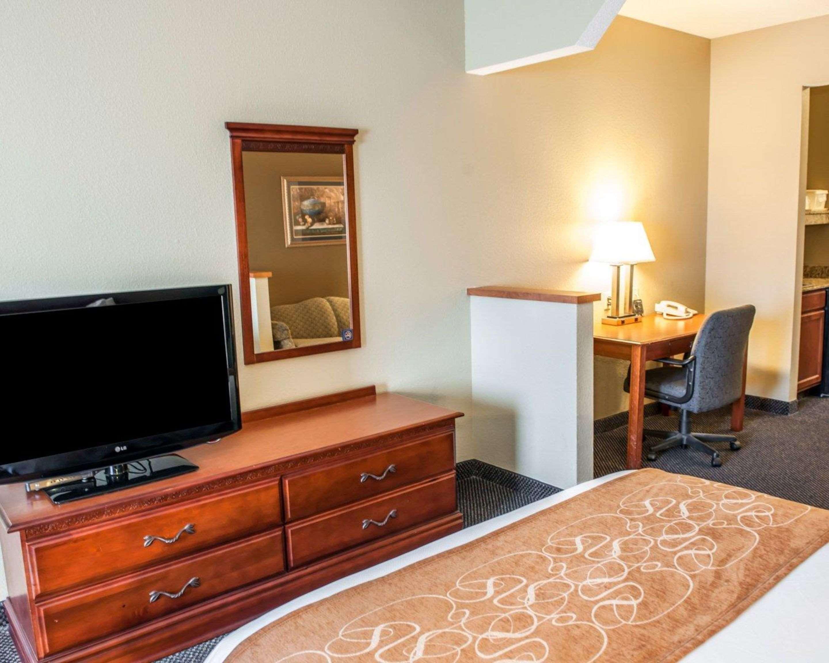 Comfort Suites Auburn Near I-69 Εξωτερικό φωτογραφία