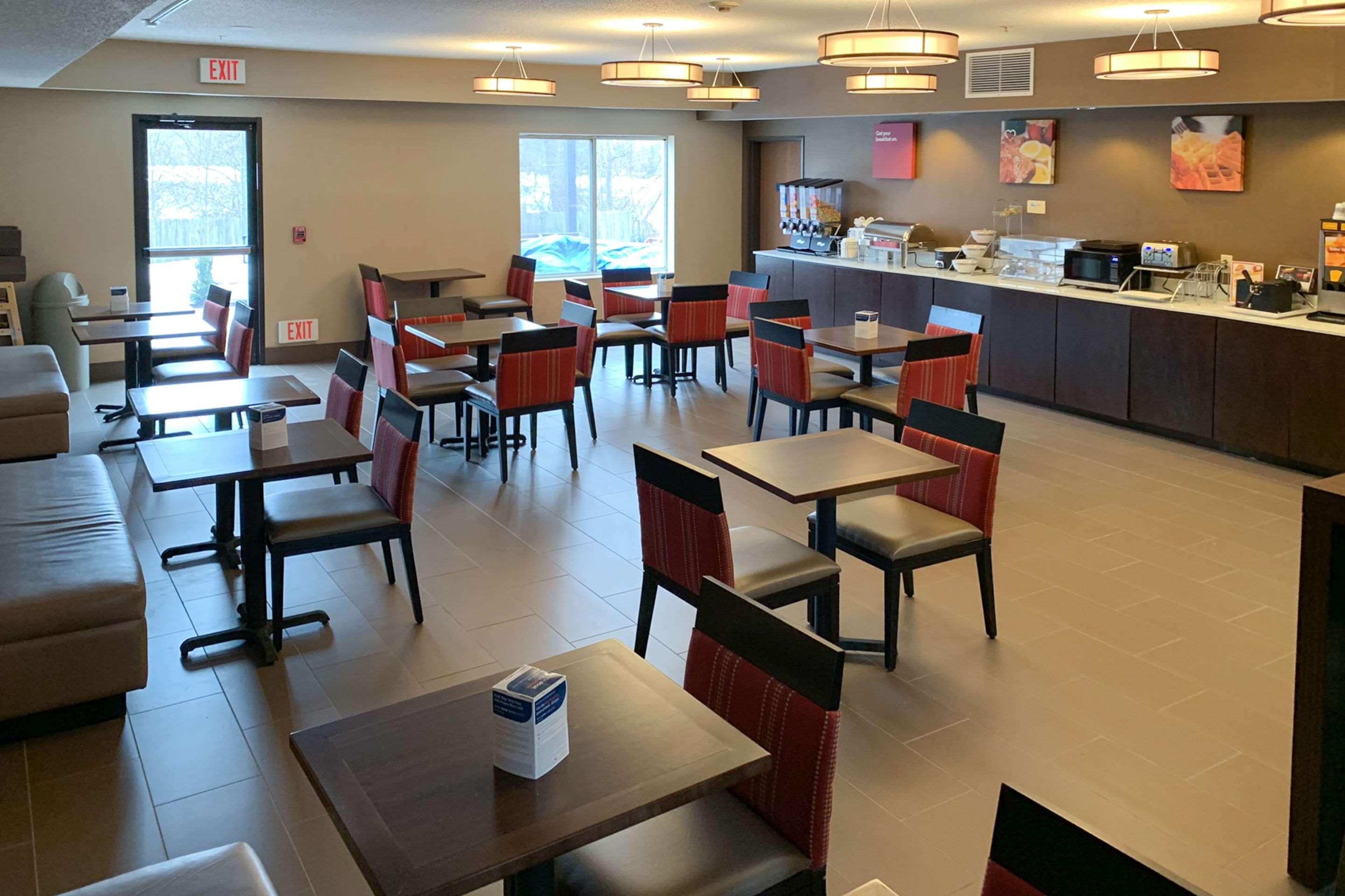 Comfort Suites Auburn Near I-69 Εξωτερικό φωτογραφία