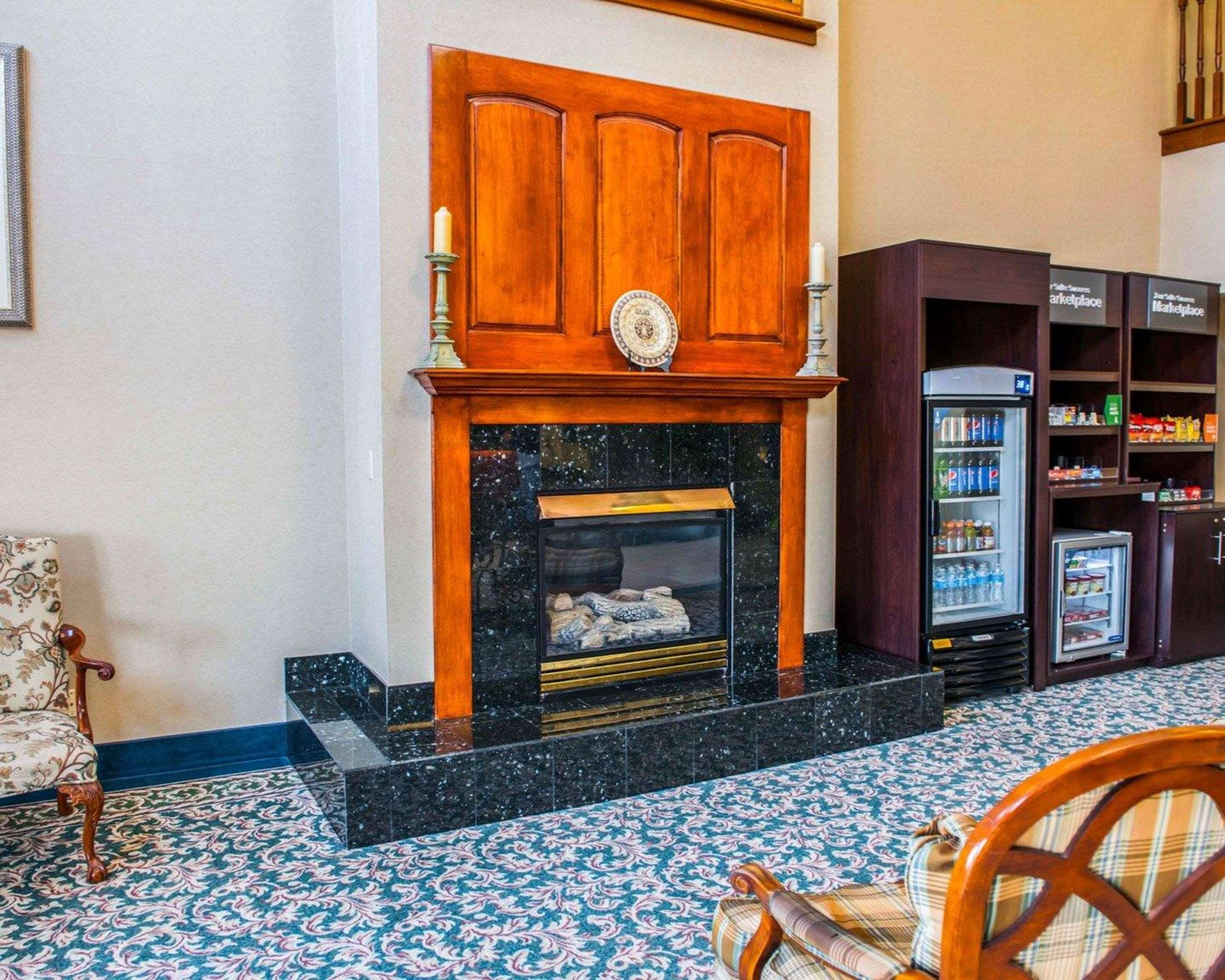 Comfort Suites Auburn Near I-69 Εξωτερικό φωτογραφία