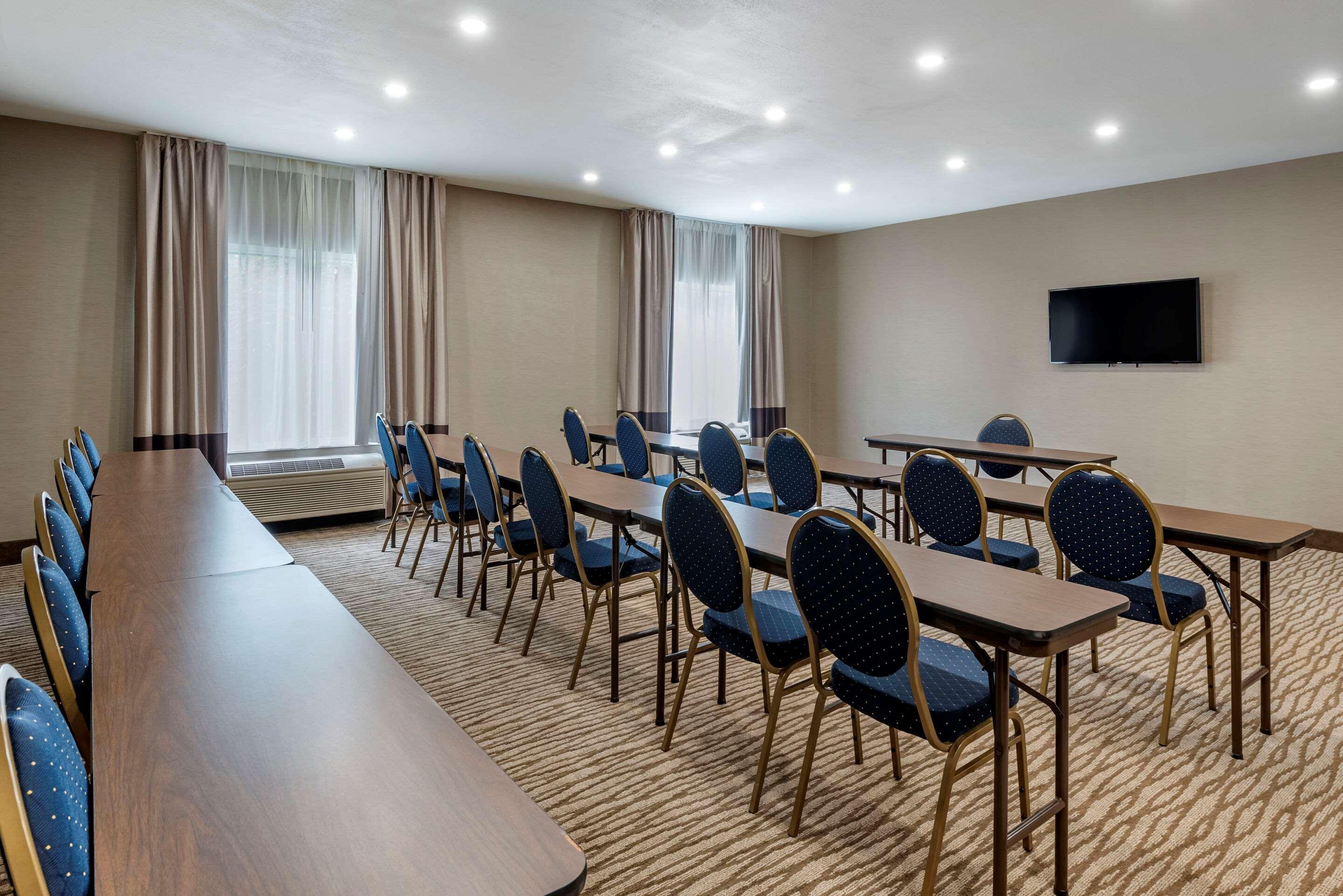 Comfort Suites Auburn Near I-69 Εξωτερικό φωτογραφία