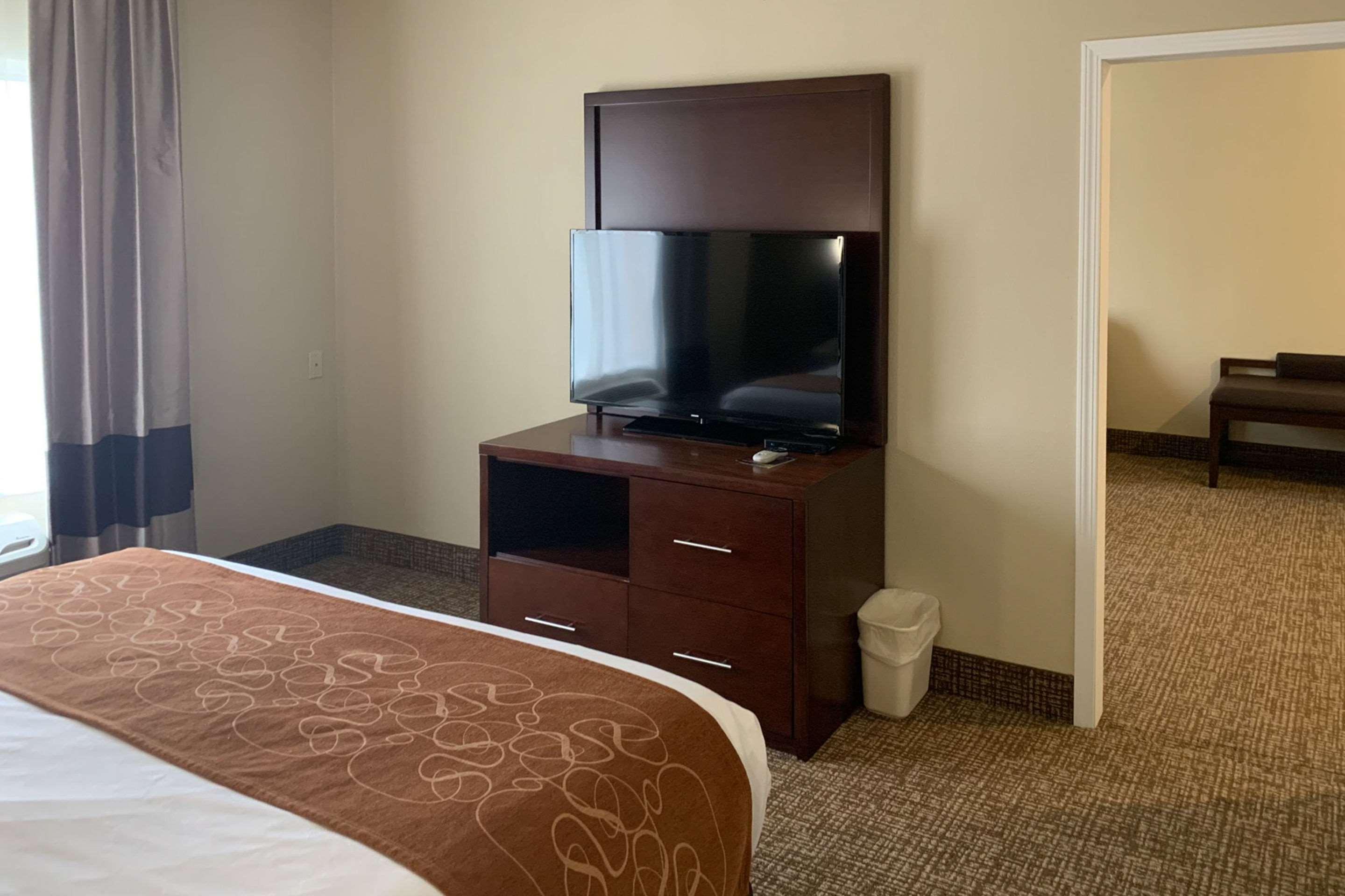 Comfort Suites Auburn Near I-69 Εξωτερικό φωτογραφία
