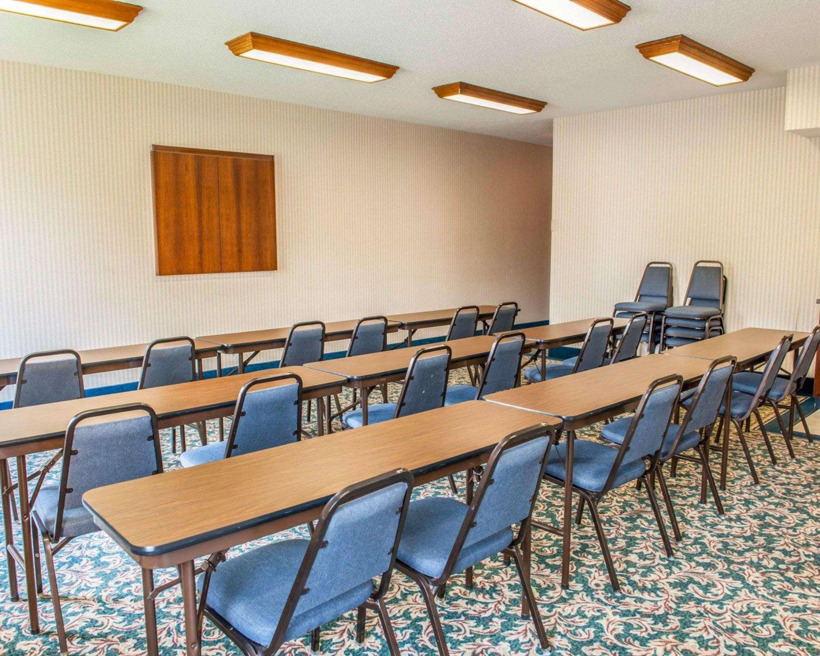 Comfort Suites Auburn Near I-69 Εξωτερικό φωτογραφία