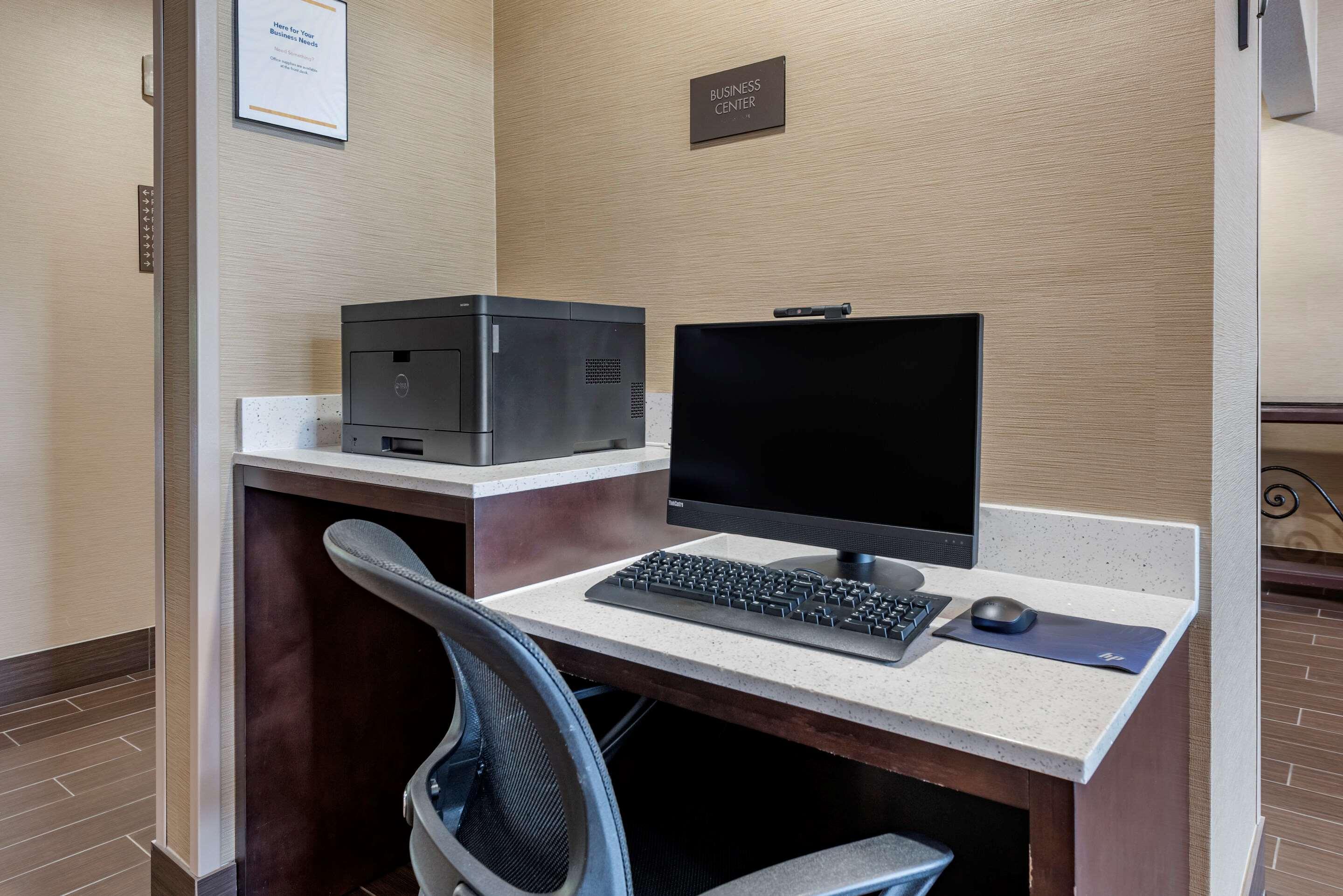 Comfort Suites Auburn Near I-69 Εξωτερικό φωτογραφία