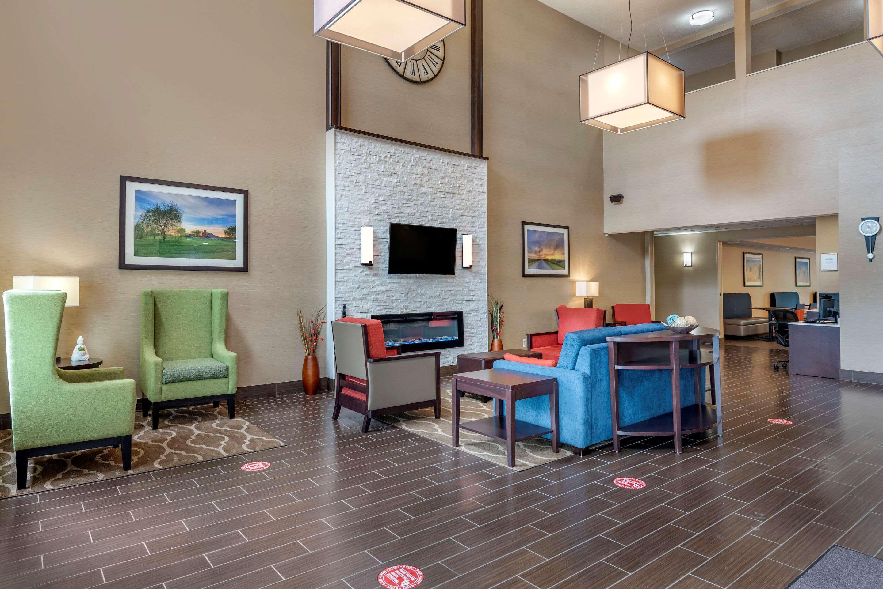 Comfort Suites Auburn Near I-69 Εξωτερικό φωτογραφία
